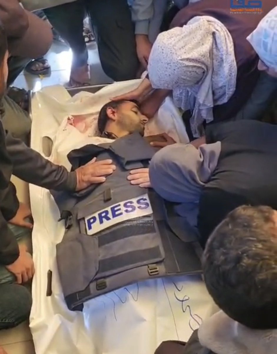 tevfik_hams's tweet photo. israil az önce Gazze'de bir gazeteci daha öldürdü..

Herkesin gözü önünde katliam devam ediyor. https://t.co/E3rz2hfBaJ
