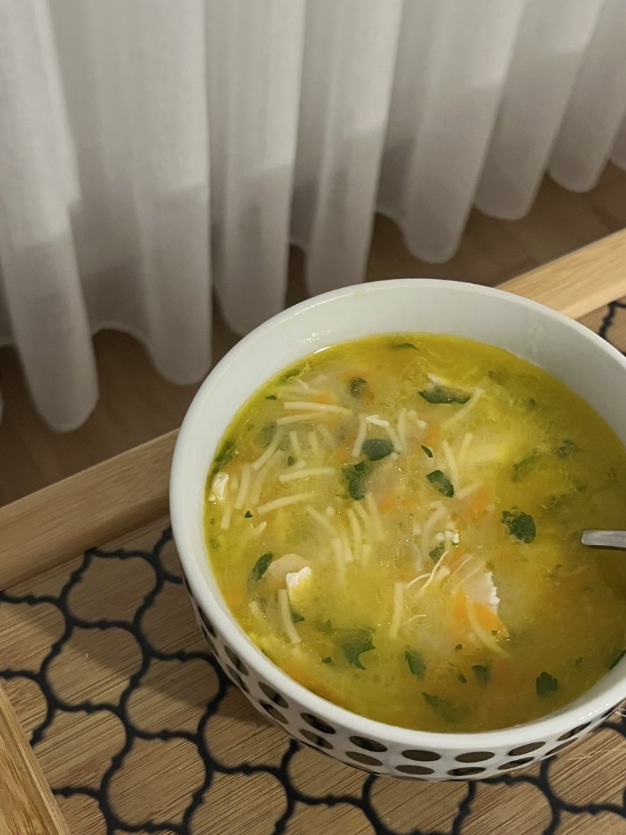 mubyaz's tweet image. Aşırı hastayım evde kimse yok diye çorbayı yapmak bile bana kaldı