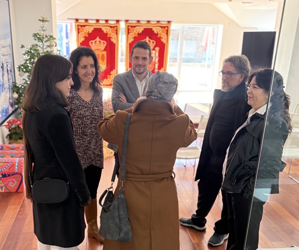 Hoy recibimos a Lucía González, vecina de #Alcorcón y ganadora del Premio Mestre por ‘Lío y los colores’.

Un gran proyecto inclusivo para toda la familia que combina espectáculo de danza con increíbles ilustraciones y animaciones.

¡Pronto en nuestros coles y centros culturales!