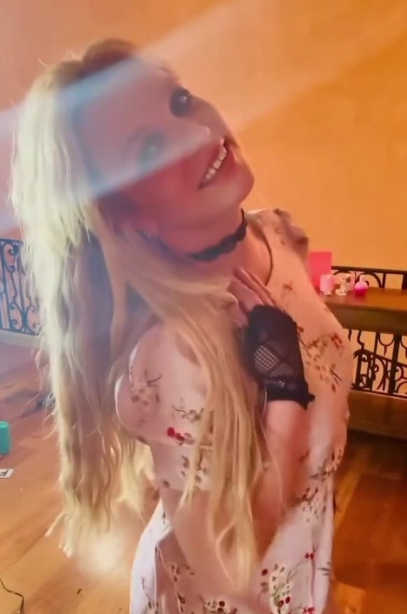 Mahtab_EB's tweet image. Wishing the happiest birthday to my queen