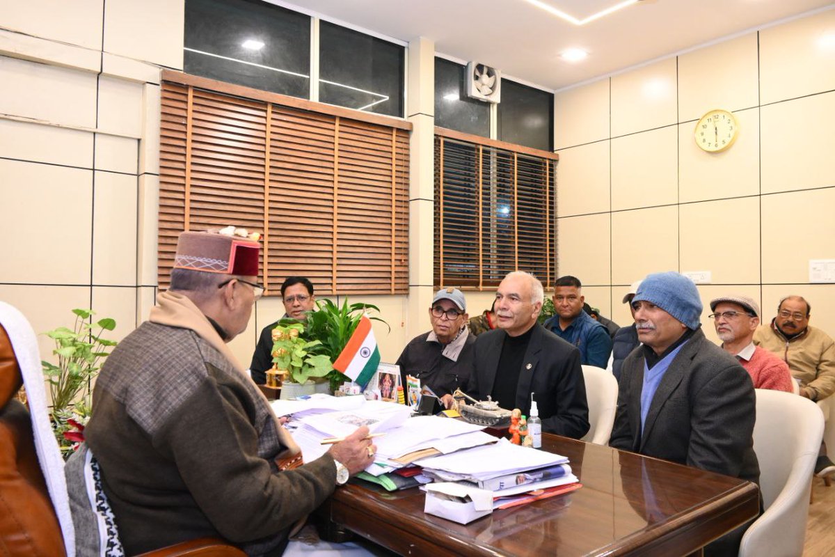 ganeshjoshibjp's tweet image. आज धाद संस्था के प्रतिनिधिमंडल से भेंट कर पर्वतीय जनपदों में माल्टा उत्पादन और विपणन को प्रोत्साहन देने के विषय पर चर्चा की।
महानिदेशक कृषि को किसान भाइयों के सुझावों पर तत्काल कार्रवाई करने के सख्त निर्देश दिए। किसानों के हितों को नीतियों में सम्मिलित करना हमारी प्रतिबद्धता है।