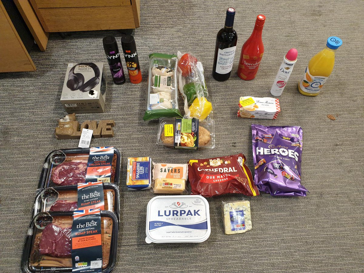 MoorlandsPolice's tweet photo. Officers continue high-vis patrols in Cheadle ASB hotspots. One male recently arrested and given a CBO at court. Today a female suspect was located moments after a shoplifting with £175 of stolen goods, drugs, & 2 knives - she remains in custody.
#ProblemSolvingPolicing https://t.co/mWmLVAbNry