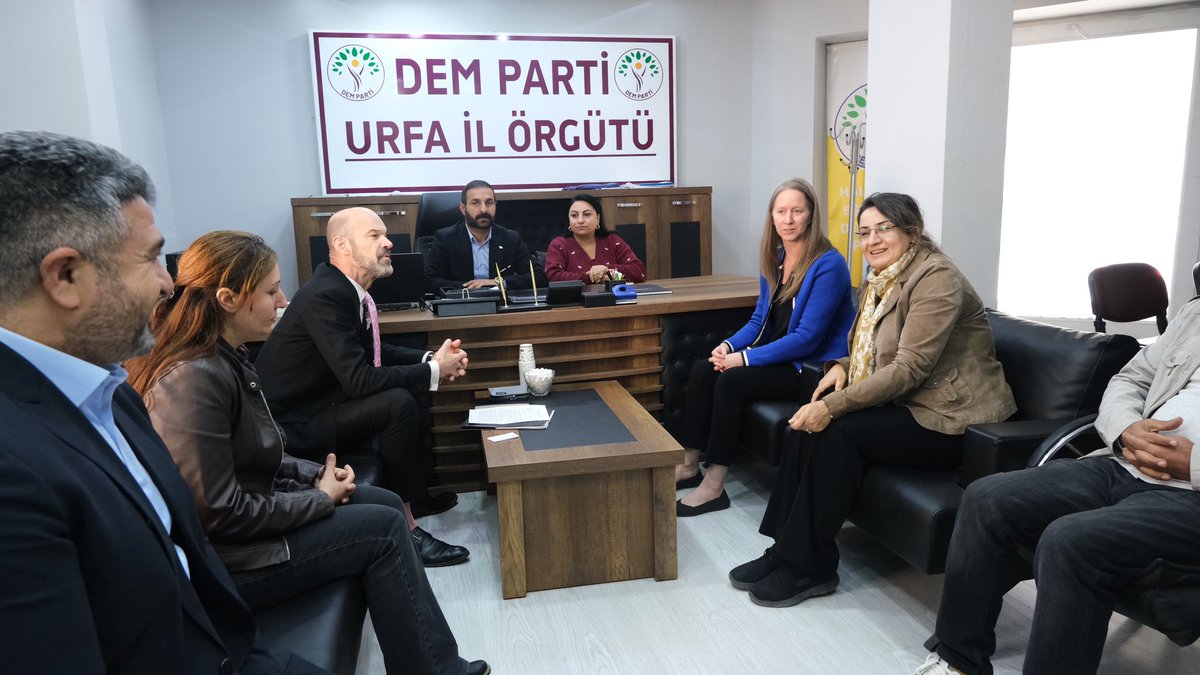 ABD Adana Konsolosu Sayın Eric Mehler Beyefendi ve ABD Adana Konsolosluğu Siyasi işler  Müdürü Sayın Minta Brodzinski Hanımefendi Barış ve Demokratik toplumu inşaa süreci kapsamında bizleri ziyaret ettiler. Kendilerine bu ziyaretlerinden dolayı çok teşekkür ederiz.