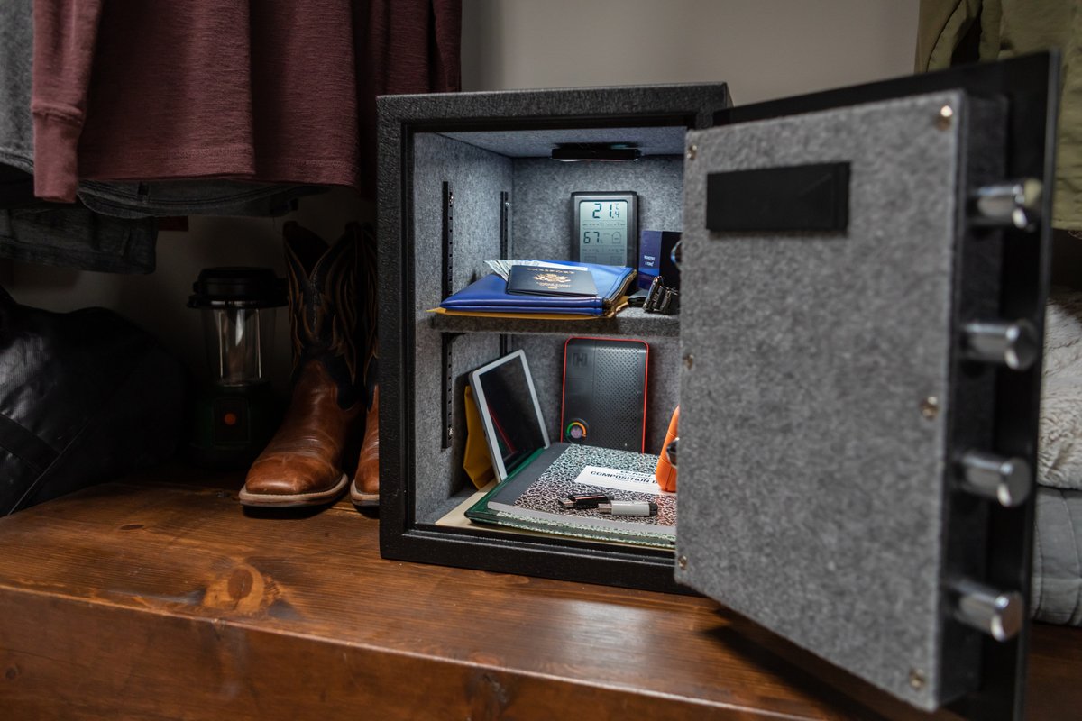 HornadySecurity's tweet image. Fireproof. Tough. Secure. Ideal for valuables, documents and handguns! Perfect for home or office use.

Learn more here: store.hornady.com/fireproof-keyp…

.
.
.
.
#hornady #hornadysecurity #fireproof #safetyfirst #safety #firearmsafety