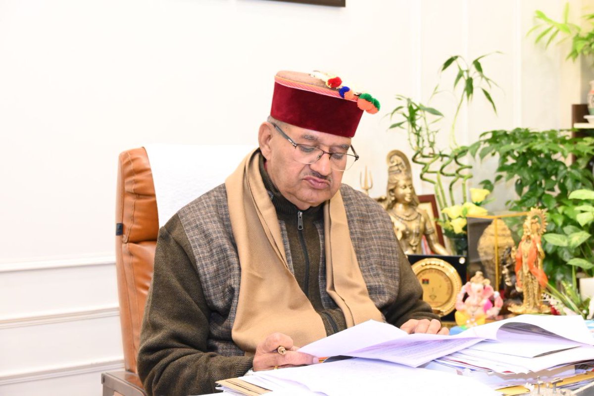 ganeshjoshibjp's tweet image. आज धाद संस्था के प्रतिनिधिमंडल से भेंट कर पर्वतीय जनपदों में माल्टा उत्पादन और विपणन को प्रोत्साहन देने के विषय पर चर्चा की।
महानिदेशक कृषि को किसान भाइयों के सुझावों पर तत्काल कार्रवाई करने के सख्त निर्देश दिए। किसानों के हितों को नीतियों में सम्मिलित करना हमारी प्रतिबद्धता है।