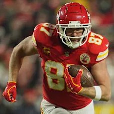 After 13 weeks, here's where Travis Kelce ranks amongst all other TE's in these stats:
-2nd in yards (719)
-T-5th in TD's (5)
-2nd in YAC (375)
-2nd in First Downs (37)

He's got a lot of fight left in him. Rest of the Chiefs need to show it as well.

#ProBowlVote + <a href="/tkelce/">Travis Kelce</a>