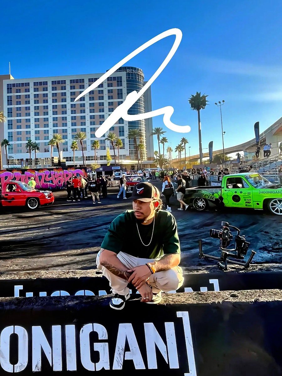 Respectmost's tweet image. Idk if my Twitter gives AF but it’s my Birthday 🤷🏻‍♂️🎉. @MrBeast I need a new camera 🙏🏽