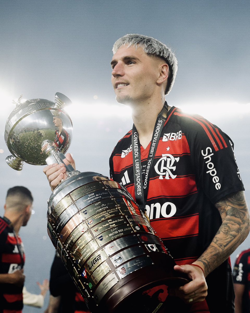 Flamengo's tweet photo. Que jogador nós temos na nossa lateral. 🙏 https://t.co/Jci4fsTl1Z