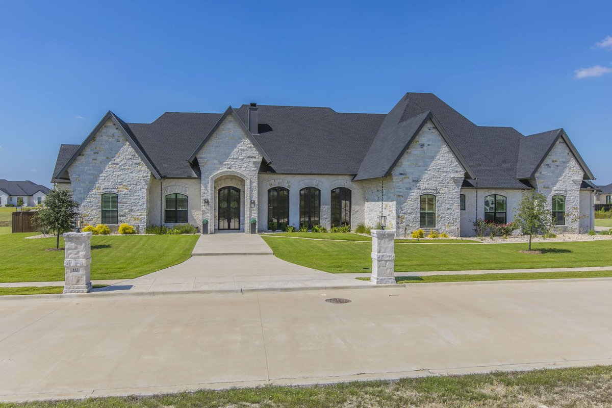 quickpicstx's tweet photo. Check out the photos we captured of this stunning home in Lorena, Texas. https://t.co/75ajLQazH2