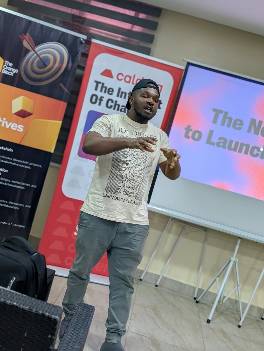 creptosolutions's tweet image. gm... And only gm back after reading this Nugget!

There are moments in life when someone simply places a gentle hand on your shoulder not to guide you, not to correct you, but just to remind you that you’re not walking alone. That small touch carries more strength than a…