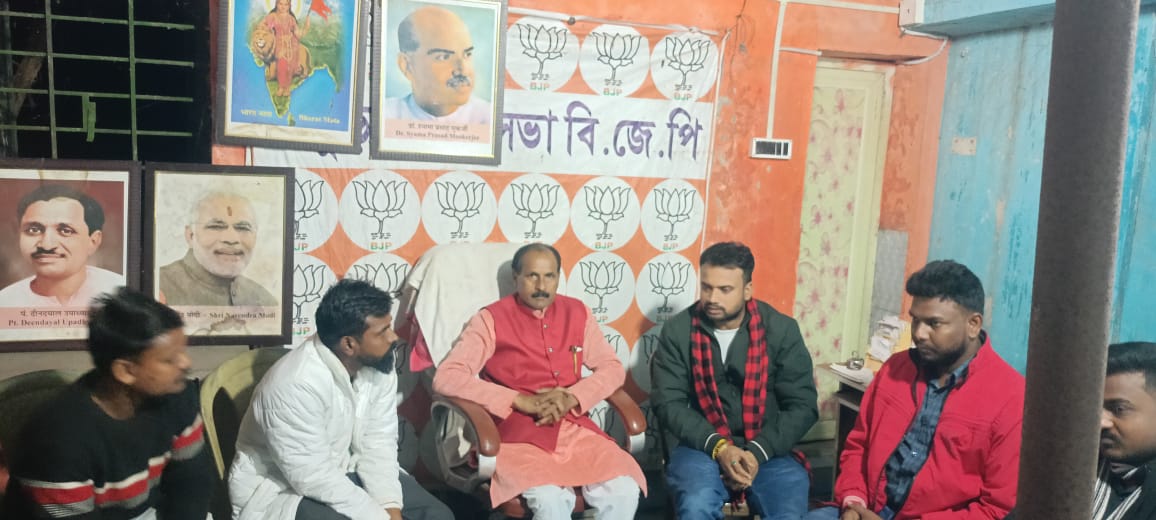 SupravatBjp's tweet photo. #শক্তি_কেন্দ্র_প্রবাস  #বাঁকুড়া_বিধানসভা

আজ বাঁকুড়া ১ নং নগর মন্ডলের ১৬ নং ওয়ার্ডে সাংগঠনিক বৈঠকে।
@BJP4Bengal
@sunilbansalbjp @SuvenduWB @SamikBJP @DrSukantaBJP @Amitava_BJP https://t.co/D9ci7t5tyb