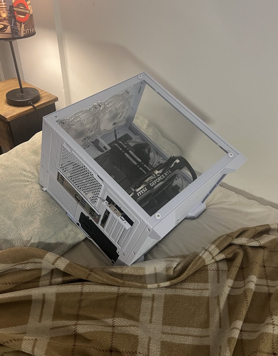 casitrevi's tweet image. jajsjsaj recien se despierta la boba, buen día amor &amp;lt;3