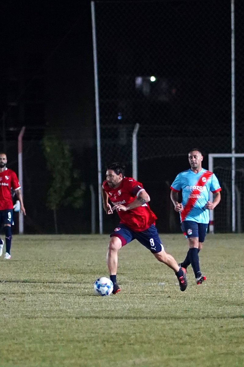 🔴 Amistoso del Senior +35

⚽️ #Independiente venció 3-2 a Arsenal en un nuevo amistoso y lo definió con un gol en el último minuto!

👉 Leé la nota acá: goo.su/LKs7