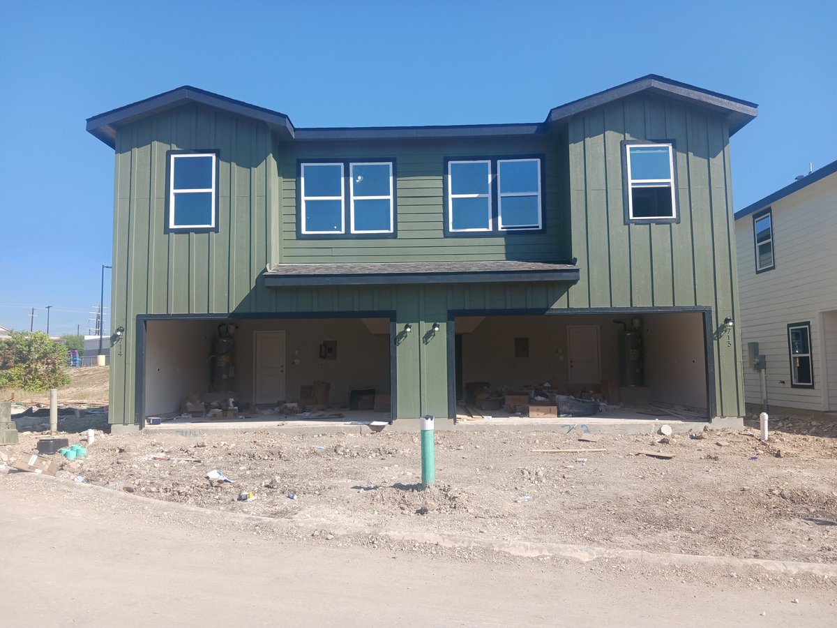 GroupHuff's tweet image. A duplex provides housing flexibility for: multigenerational families, downsizers, military, first-time homebuyer, and more.

For duplex opportunities in Texas, grouphuff.com/invest 

#duplex #multifamily #assets