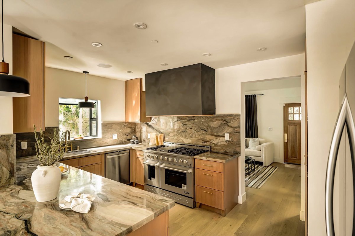 ACEKITCHENBATH's tweet photo. This kitchen pairs the bold beauty of Fusion Quartzite with the natural softness of Bali Buff Wood Flooring from our MSI Everlife® Woodhills® Collection. Rich veining meets light, airy tones for a space that’s both grounded and inviting. https://t.co/CO9R2P1gDA