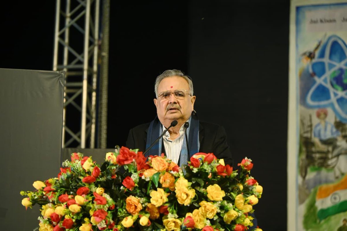 drramansingh's tweet image. आज कवर्धा में सुधा देवी ट्रस्ट द्वारा संचालित अभ्युदय स्कूल के 12वें वार्षिक उत्सव कार्यक्रम में शामिल होकर मेधावी विद्यार्थियों को छात्रवृत्ति प्रदान कर उनके उज्ज्वल भविष्य के लिए शुभकामनाएँ दीं।
साथ ही, बच्चों द्वारा प्रस्तुत सांस्कृतिक कार्यक्रम विशेष रूप से मन को स्पर्श करने…