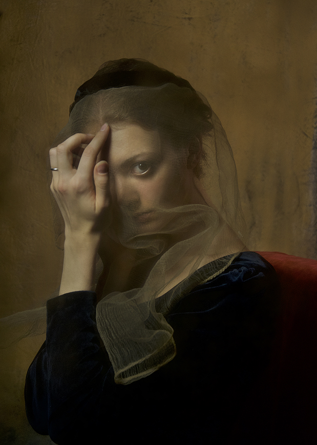 Bir resim gerçeğe yaklaştıkça onu övmek için "fotoğraf gibi" deriz. Peki, ya tam tersi olursa? Daniel Murtagh’ın fotoğrafları, tıpkı bir yağlıboya gibi ağır ve dokulu bir hava taşıyor. Gerçeğe mi hayranız, yanıltma gücüne mi?