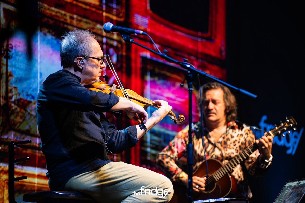 L’8 dicembre alle 15 insieme a <a href="/LucaCiarlaMusic/">Luca Ciarla</a> saremo in diretta su <a href="/Radio3tweet/">Rai Radio3</a> con <a href="/ValerioCorzani/">Valerio Corzani</a> per Fahrenheit
da <a href="/piulibri25/">Più libri più liberi</a>