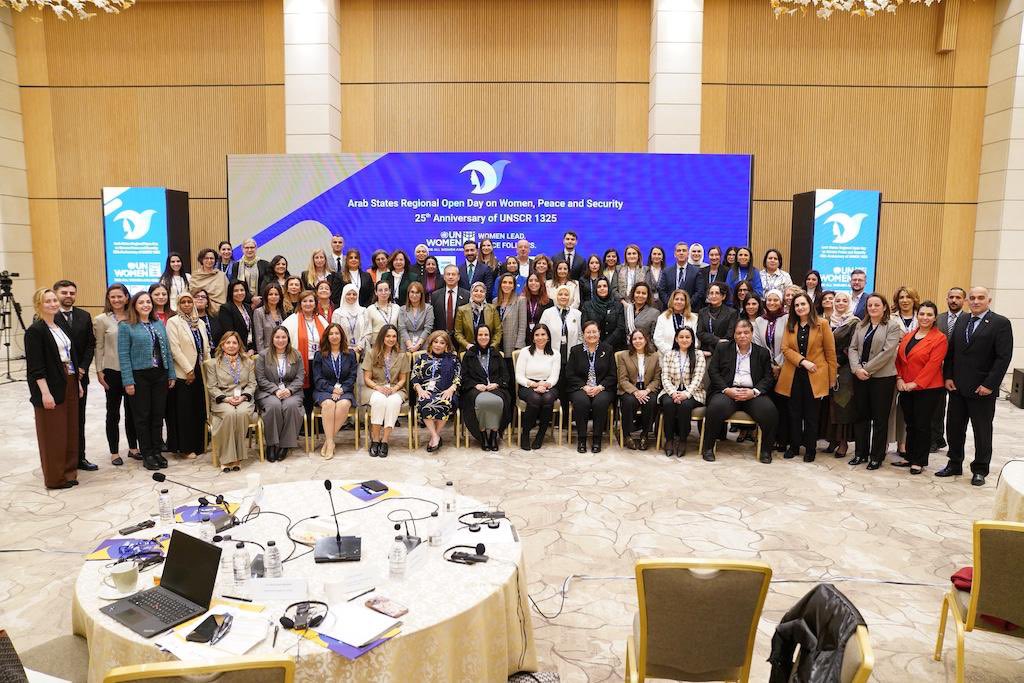 unwomenarabic's tweet photo. تستضيف هيئة الأمم المتحدة للمرأة في #عمّان أول يوم إقليمي مفتوح حول #المرأة_والسلام_والأمن، إحياءً للذكرى الـ25 للقرار مجلس الأمن 1325. 

نساء المنطقة يواصلن قيادة جهود السلام رغم التحديات. 

للمزيد: https://t.co/2A8g1OKTlN https://t.co/92NWaMaIOj