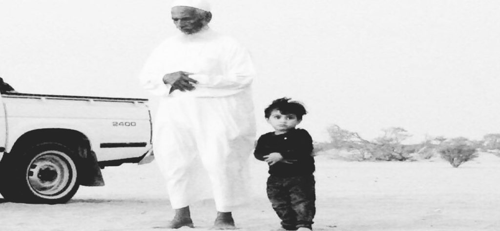 M3kkaz's tweet photo. خاشر فروخك لين تصبح قرانيس 
وتدمـي مـخالبها بصيد الحباري 

كلٍ يبي في مقدم العمر تدريس 
واليا كبر .. بانت عليه المواري . https://t.co/KTZdsLuMTd