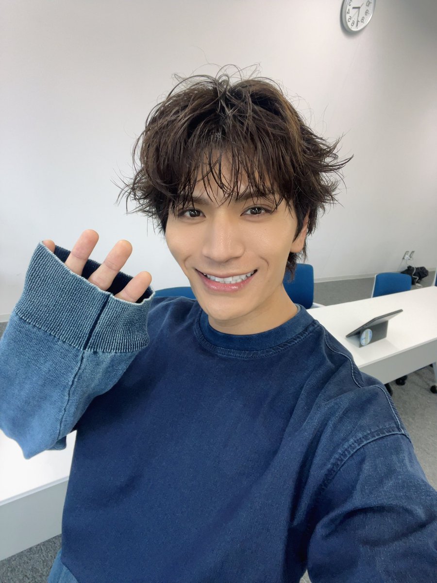 MATSURI 1st写真集 『双六』
ティザーの鈴木渉ver.が出ました！
色んな面でたくさん準備して臨んだ写真集！
映像含め、一度でいいので見てくださーい☺️📸
YouTubeコメントも先ほど全部読みました！
YouTubeコメントも盛り上げてくれたら踊って喜びます🕺🏻笑
youtu.be/O5ckSCOLJs8

#MATSURI
#鈴木渉