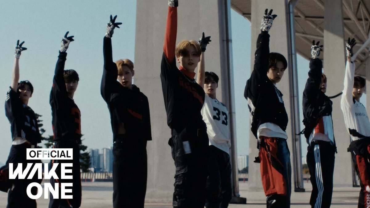 leeoleez's tweet image. [ MINI GIVE AWAY ]

🏆 saldo e-wallet for 3 winners (masing-masing 50k) 

rules :
- like &amp;amp; rt this post 
- like &amp;amp; streaming PV ALD1-FORMULA (cara streaming aku drop di bawah)
- Reply SS menit awal dan akhir + hastag

#ALD1GotTheFormula 
#DriveToTheFormula
#ALD1_FORMULA