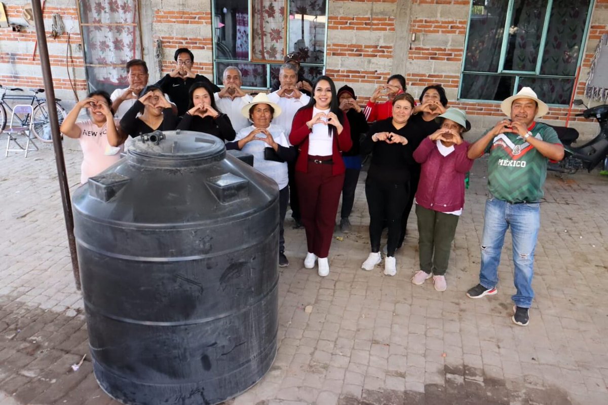 PoderNoticiaPue's tweet image. ✅@TonantzinFdz continúa llevando bienestar a cada rincón de @GobiernoCholula 

💧La presidenta municipal supervisó la entrega de contenedores de agua en San Cristóbal Tepontla

➡️Checa el dato: shre.ink/q7vk 

#PoderNoticiaPue #DondeTuVozSeEscucha