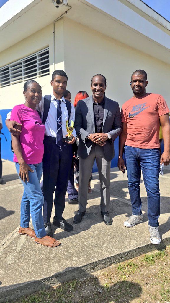 terrelonge2016's tweet photo. Celebrating excellence with our top CXC and CAPE students at The Cedar Grove Academy. We are proud of our young kings and queens, and our academic staff and families who continue to mentor them on the path of excellence. #Jamaica #Portmore #strongwithTerrelonge #education https://t.co/BVZWf1ysxM