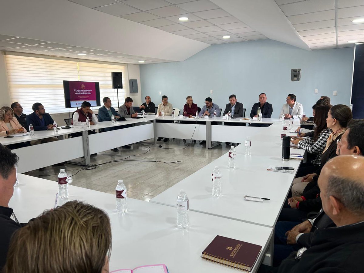 coemerehgo's tweet photo. El día de hoy el Mtro. @AndresManningN, Comisionado Estatal de Mejora Regulatoria, asistió a la 28ª Sesión de la Comisión Interna de Mejora Regulatoria de la @SEPHidalgo 

📌Durante su intervención, presentó la Ley Nacional para Eliminar Trámites Burocráticos.

#MejoraRegulatoria https://t.co/Vb1UvPGOem