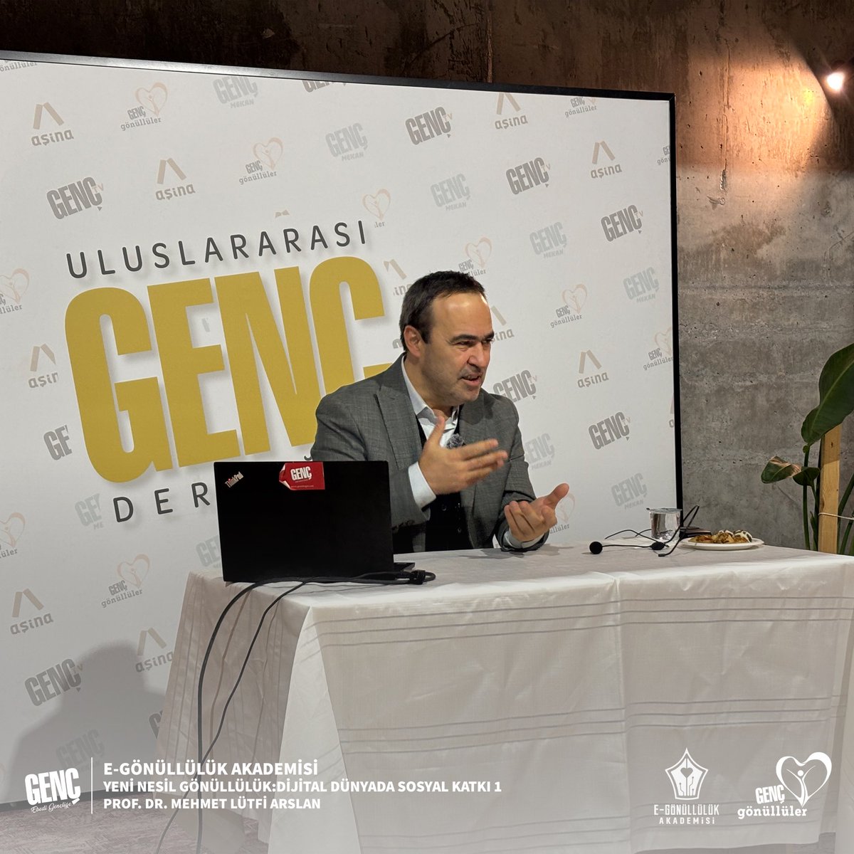 gencdernegi's tweet photo. 💫E-Gönüllülük Akademisi Tüm Hızıyla Devam Ediyor!

✨Uluslararası Genç Derneği olarak gerçekleştirdiğimiz E-Gönüllülük Akademisinde bu hafta “Yeni Nesil Gönüllülük: Dijital Dünyada Sosyal Katkı 1” başlıklı ufuk açıcı bir oturum gerçekleştirdik.

🌿Programda Mehmet Lütfi Arslan hocamızla dijitalleşen dünyada gönüllülüğün dönüşümünü, çevrim içi platformların sosyal katkıya sunduğu yeni imkânları ve gençlerin dijital gönüllülükle oluşturabileceği etkiyi ele aldık.

✨Katılım sağlayan tüm gönüllülerimize teşekkür ederiz.