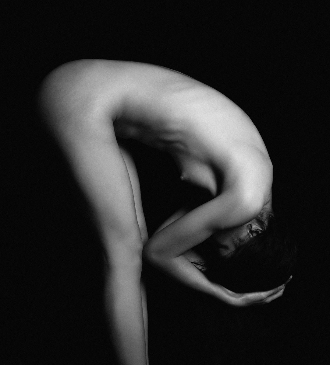 Folded into myself 

10 XTZ

10/12 🔗🖤