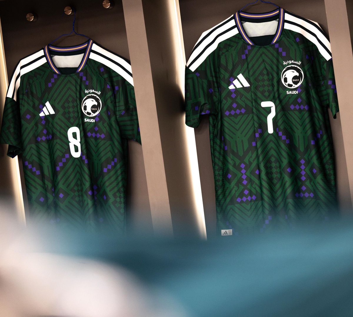 1_lliiii's tweet photo. بمناسبة فوز المنتخب 🇸🇦💚

براند ( FanBrand ) مقدم عرض رهيييب 
اشتتتر اي تيشيرت والثثااااني مجاااااااانًا 🤩
غير كذا أطقم أندية رو��ن واوروبا متوفرة 👏

الدفع ؟ لا يهمك تمارا موجود والتوصيل سريع 🚗

الحق قبل يخلص العرض للطلب 👇
🔗 https://t.co/xXSfK9ElE2 https://t.co/uBrqSrGGGU