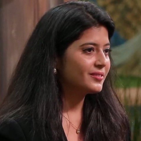 Can we all say these queens are having bright future in media 🫰🏻💕 #BiggBoss19 #FarrhanaBhatt