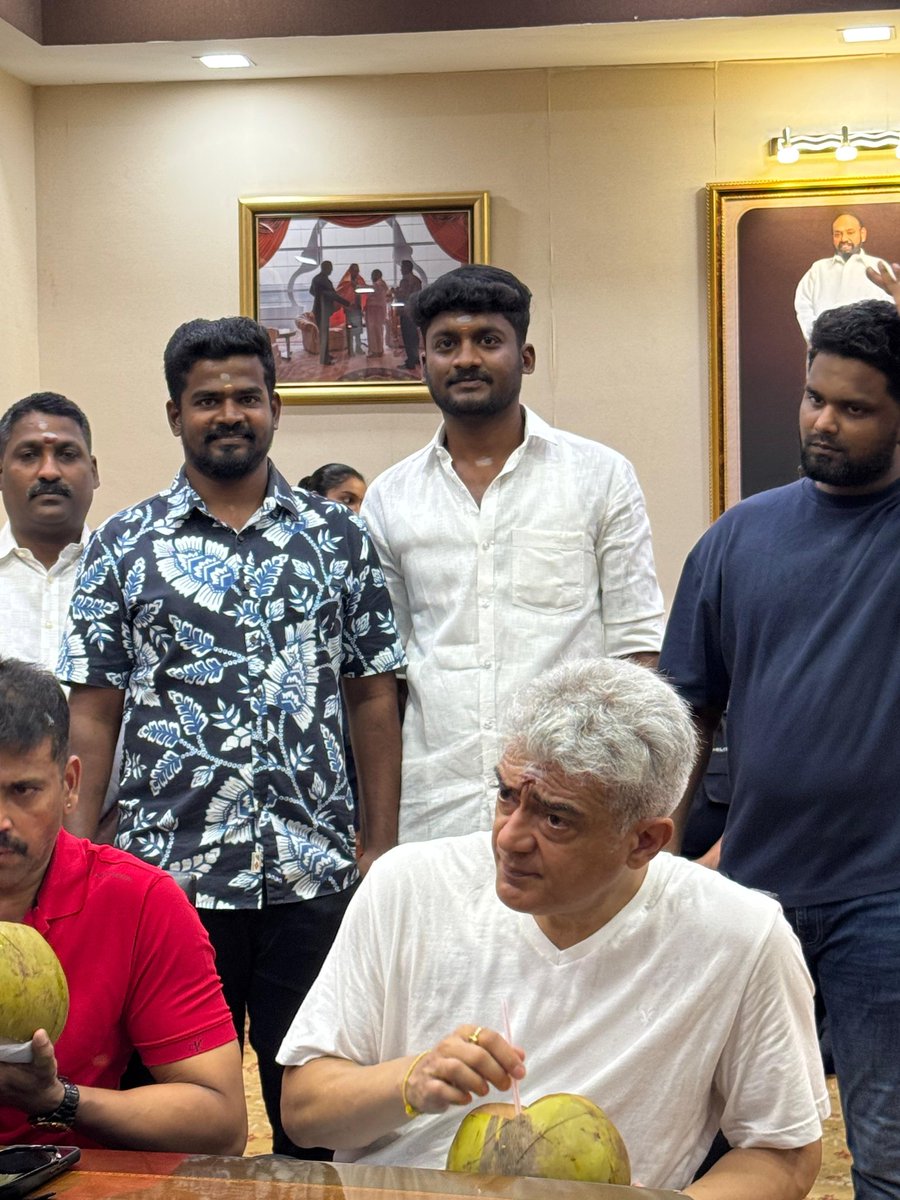 TrollywoodX's tweet image. Good night AK nation 🇲🇾

#AjithKumar