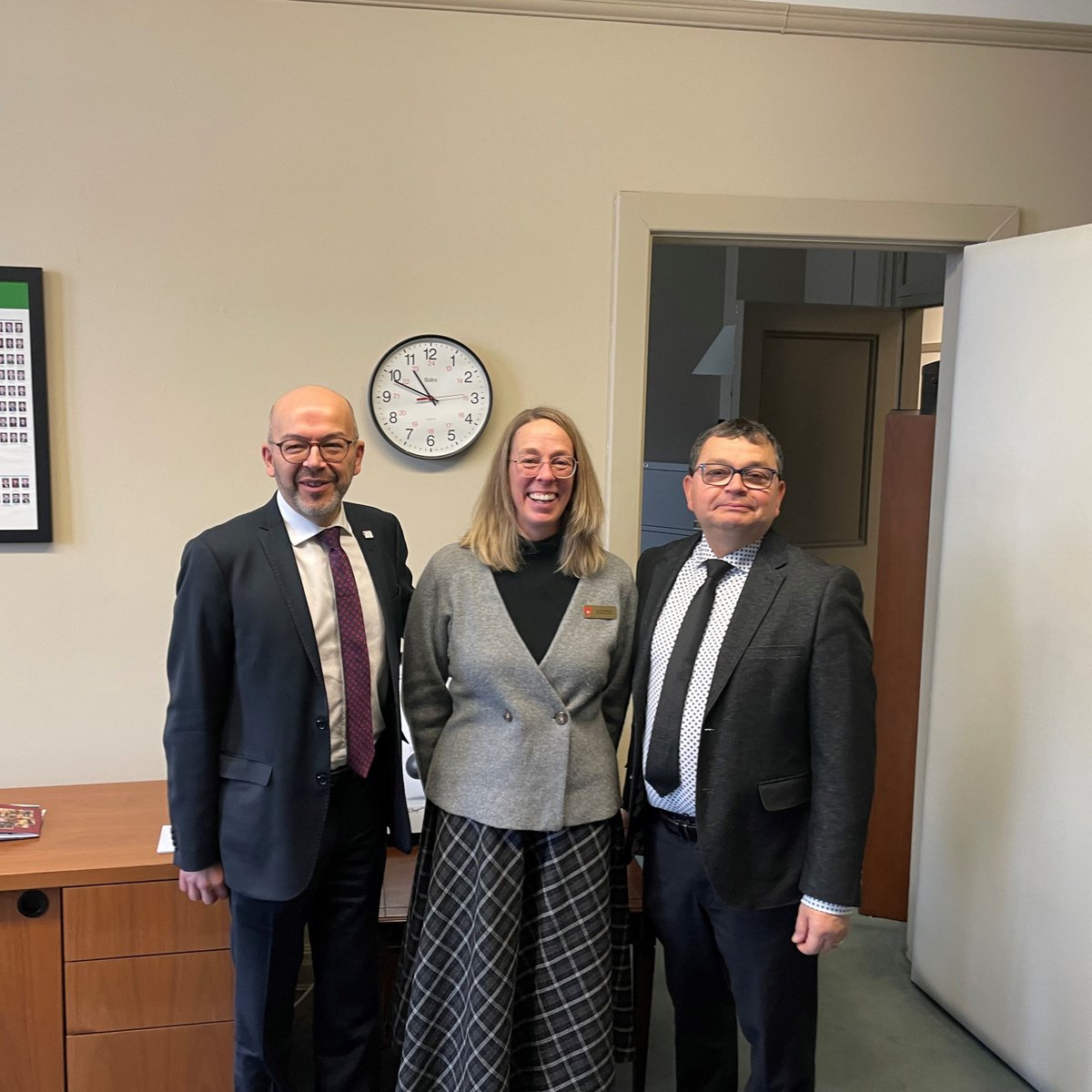 chickenfarmers's tweet photo. Des représentants des Producteurs de poulet du Canada ont rencontré ce matin Jacques Gourde, député de Lévis—Lotbinière. Nous vous remercions d’avoir pris le temps de discuter du secteur du poulet avec nous. https://t.co/GFQlJED9u6