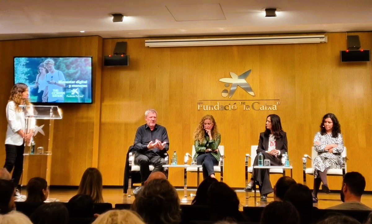 En representación del proyecto de investigación <a href="/eHealthLit4Teen/">eHealthLit4Teen</a>, fui invitado a participar en el debate abierto sobre #BienestarDigital y #menores organizado por <a href="/Conversation_E/">The Conversation ES</a> en Barcelona. Acabo de publicar en la #revistaCOMeIN la crónica del evento 👇
comein.uoc.edu/divulgacio/com…