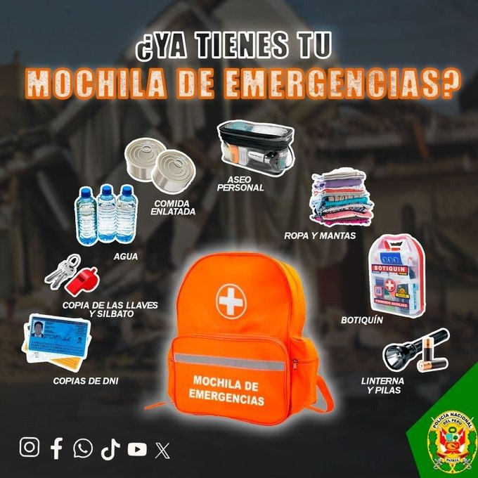 PoliciaPeru's tweet photo. ⚠️| Recuerda: Durante un #temblor, no pierdas la calma. Un #sismo no avisa, pero si podemos estar listos para tener lo necesario. En esta gráfica te aconsejamos lo que deberías tener en tu mochila de emergencia. #VidaQueCuidaTuVida https://t.co/uDpL9hpZ3n