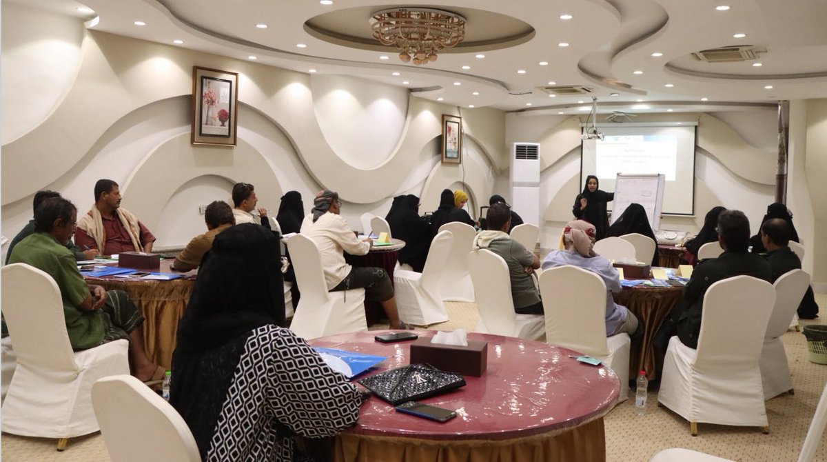 UKinYemen's tweet image. لا ينبغي ترك أي ضحية دون دعم!
لقد عملنا على دعم وتدريب المحقّقات النساء في القضايا الجنائية، حيث ارتفع عدد الملفات المقدّمة من 10 إلى 426 ملفًا تم إحالته إلى النيابة العامة، بدعم توجيهات رسمية تمنح النساء القدرة على إدارة القضايا بالكامل من البداية إلى النهاية.

#١٦يوم