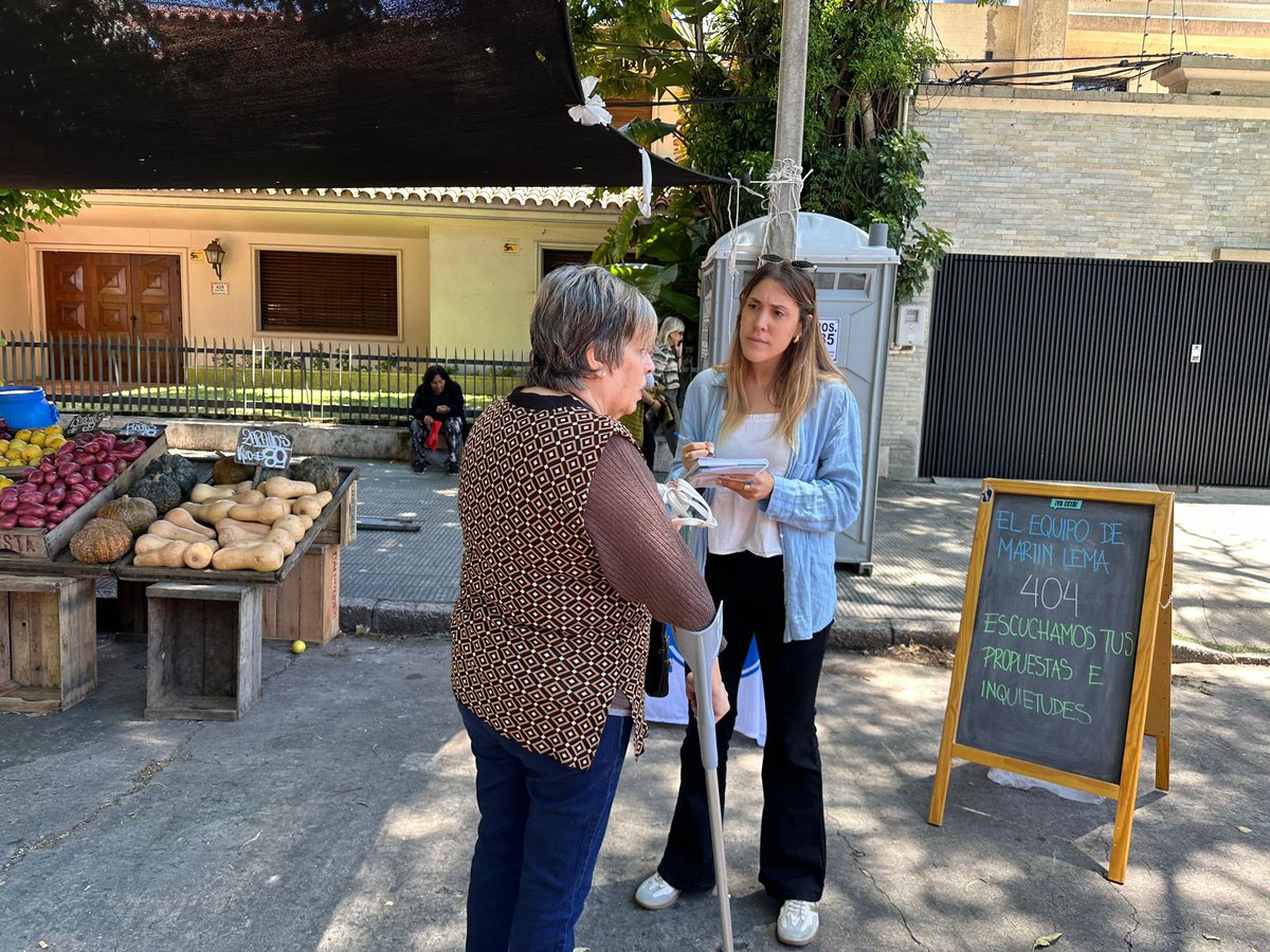 Estuvimos en la feria de Coronel Mora y Solano García junto a <a href="/AntoQuijada2/">Anto Quijada</a>, escuchando a los vecinos y feriantes del Municipio Ch.
En el proyecto de <a href="/MartinLemaUy/">Martin Lema</a> conversar con la gente es fundamental para construir un mejor Montevideo.