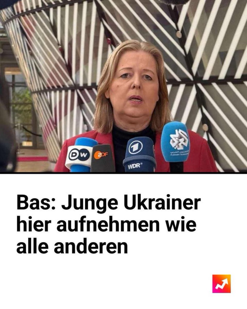RedFraggle15's tweet image. Sie hat nichts kapiert, gar nichts. Die Ukraine ist ein wunderbares Land mit einer Regierung, die die Flaschen hierzulande wie dumme Maden aussehen lässt. Warum sollten die hier leben wollen?

Ach ja, weil wir zuschauen wie man die Ukrainer umbringt. Ich vergaß

Danke, Moskau-SPD
