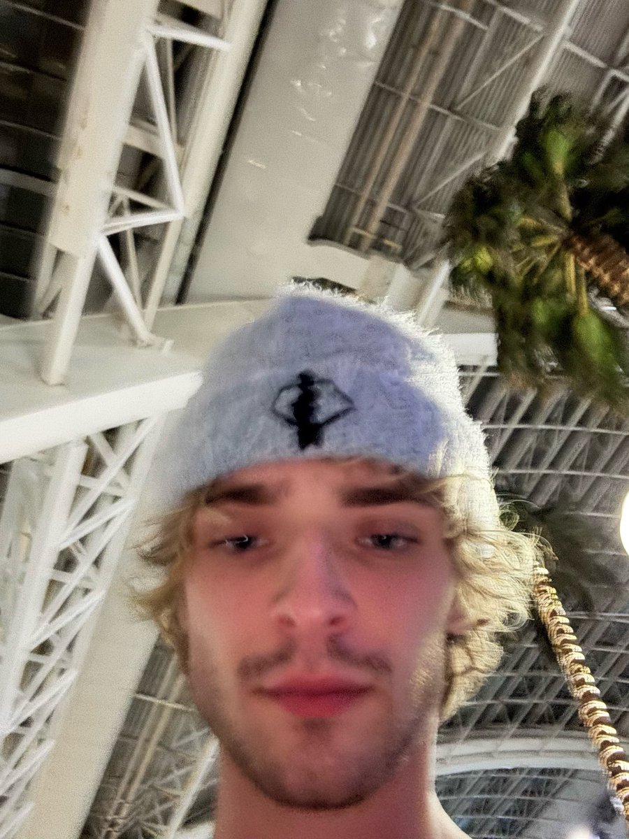 <a href="/_joshgatinho/">elle ➵</a>