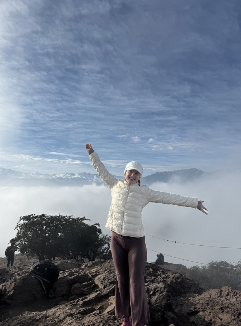 Most marketing "gurus" haven't run a real business.

And it shows.

They're great at getting views.

Know how to make content viral.

But views don't equal revenue.

I've run an actual business for years.

Signed hundreds of clients.

I know what content converts vs what just