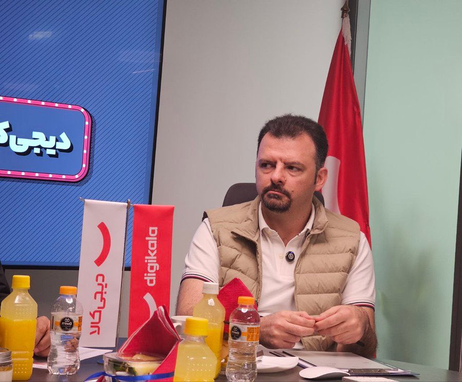jaroun_com's tweet photo. ❗مدیرعامل دیجی‌کالا در نشست خبری بلک‌فرایدی گفت قرار نبود ۵ خودرو ۲۰۷ را به قیمت یک میلیون تومان بفروشند، اما سیستم مختل شد و ضرر کردند. 

به گفته وی قرار بود تنها یک خودرو ۲۰۷ در جریان این کمپین به قیمت یک میلیون تومان بفروش رود، اما به علت اختلال سیستم، ۵ نفر موفق به خرید شدند https://t.co/ZFLACdEQQZ