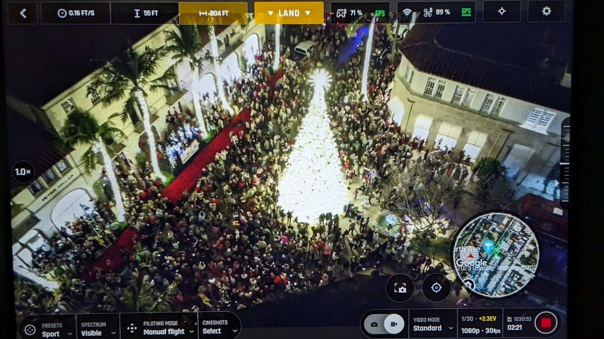 Road Closure: Worth Avenue will be closed at 5:00 PM for the Worth Avenue Tree Lighting!

Santa and his elves will begin the parade at 6:10 pm on the 100 block of Worth Avenue.  Santa will light the tree at 6:25 pm. See you there!