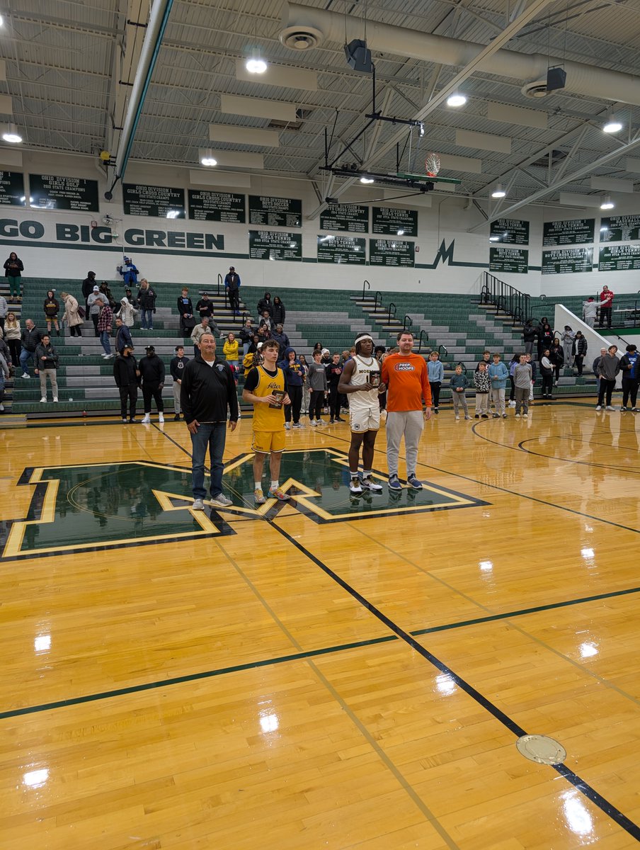Mike Roth of Prep Hoops Ohio and Tim Hudson of Ohio Valley Hoops Classic present MVP awards to Peyton Bakos of Alter and Jayden Davis of Moeller.
<a href="/PrepHoopsOH/">Prep Hoops Ohio</a> <a href="/alterknights/">Archbishop Alter HS</a> <a href="/AlterBoysHoops/">Archbishop Alter High School Basketball</a> <a href="/LetsGoBigMoe/">Moeller Crusaders</a> <a href="/_MikeRoth/">Michael Roth</a> <a href="/GoMasonComets/">GoMasonComets</a>