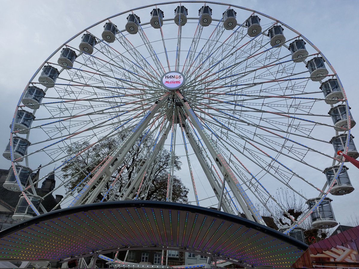 mathildeontwit's tweet image. Het Vrijthof in kerstsfeer #Maastricht @magnifiekZL
Fijne avond! 🌲🎅