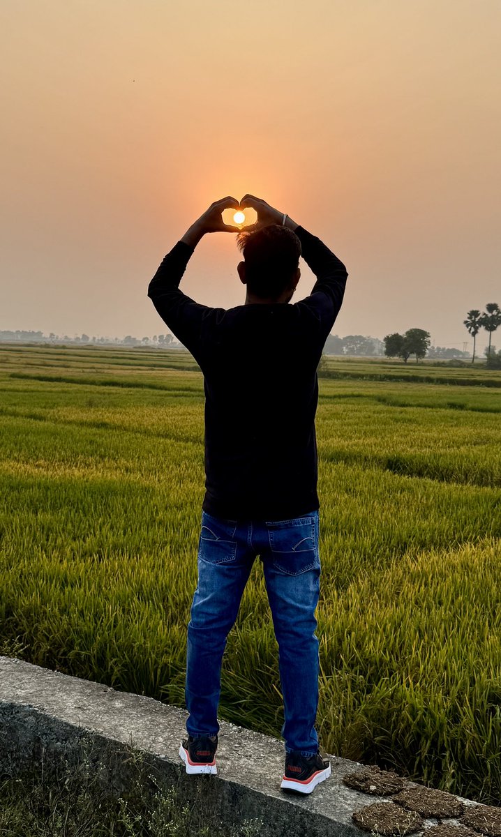 bittusingh1215's tweet photo. Nature🌅

Sunsets are proof that no matter what happens, every day can end beautifully.✨ https://t.co/dPEcoX1hWC