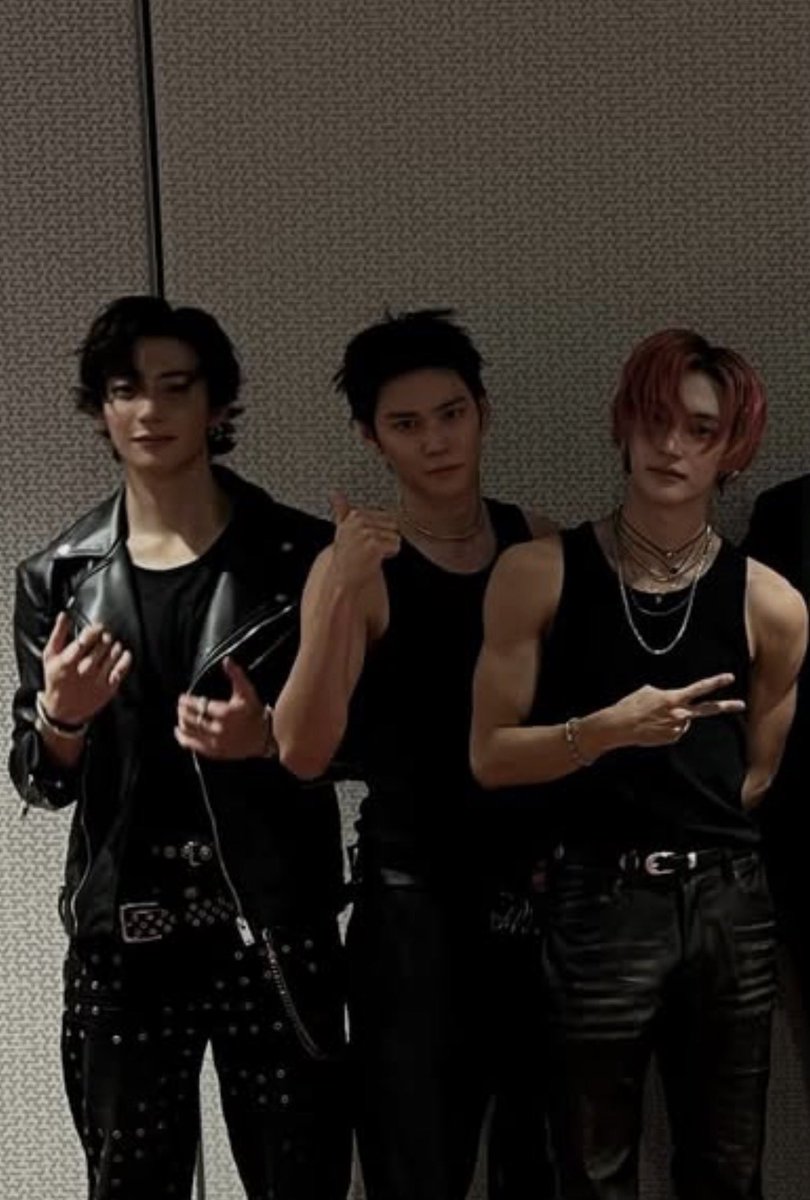 letterstomarch's tweet image. oh my god.