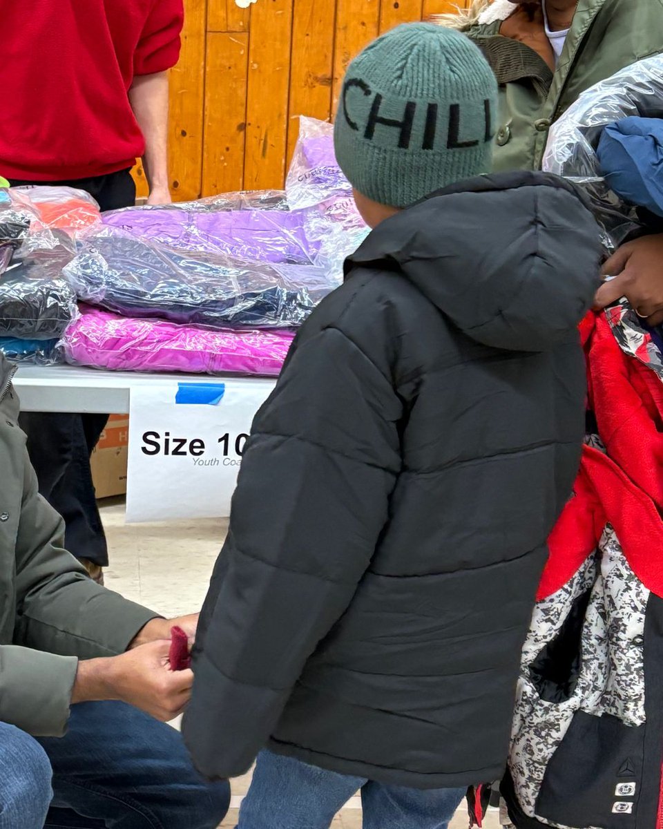 iatse849's tweet photo. Last weekend was our 3rd year participating in @OperationWarm. We joined our @IATSECANADA kin  @IATSELocal667, L680 &amp; ADC659 to give out 300 hats, mittens, &amp; coats to children &amp; families in need. Operation Warm is more than a coat, providing warmth, confidence, &amp; hope to kids. https://t.co/L6jlZp9N8p