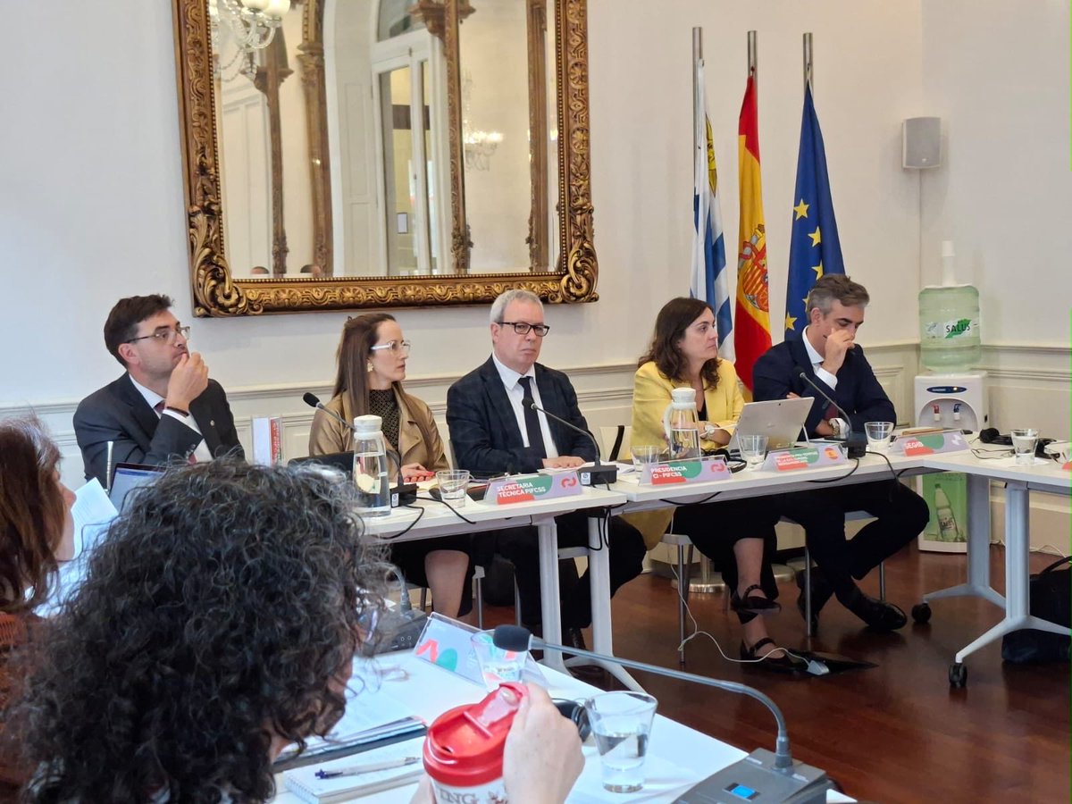 apciagencia's tweet photo. En la sesión se validó el documento de Reflexión de Alto Nivel sobre la sostenibilidad del PIFCSS y se aprobó el presupuesto y plan de actividades al 2026. Un paso clave para una cooperación más sólida en la región. ✨ #APCI #PIFCSS (2/2) https://t.co/RagTqdHBsP